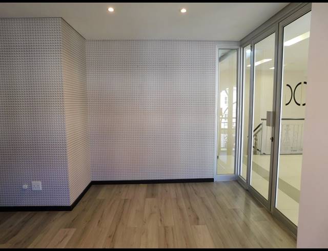 188M² OFFICE TO LET IN HYDE PARK